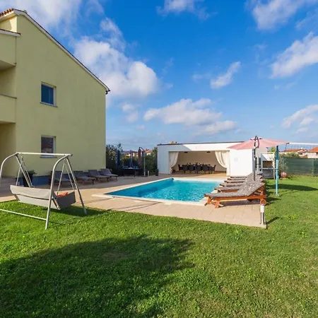 Mit Privatpool Fuer 12 Personen Ca 200 Qm In Fazana-surida, Istrien Istrische Riviera Fažana