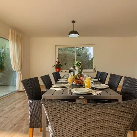 Mit Privatpool Fuer 12 Personen Ca 200 Qm In Fazana-surida, Istrien Istrische Riviera *