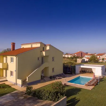 Mit Privatpool Fuer 12 Personen Ca 200 Qm In Fazana-surida, Istrien Istrische Riviera Holiday home Fazana