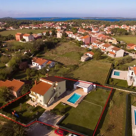 Mit Privatpool Fuer 12 Personen Ca 200 Qm In Fazana-surida, Istrien Istrische Riviera Holiday home *