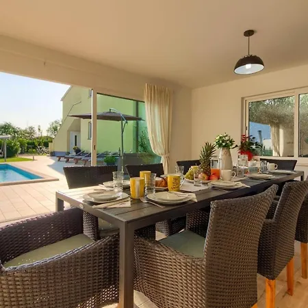 Holiday home Mit Privatpool Fuer 12 Personen Ca 200 Qm In Fazana-surida, Istrien Istrische Riviera