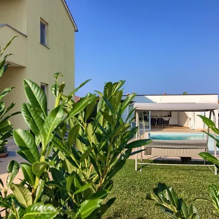 Holiday home Mit Privatpool Fuer 12 Personen Ca 200 Qm In Fazana-surida, Istrien Istrische Riviera
