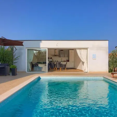 Holiday home Mit Privatpool Fuer 12 Personen Ca 200 Qm In Fazana-surida, Istrien Istrische Riviera Fazana
