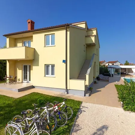 Mit Privatpool Fuer 12 Personen Ca 200 Qm In Fazana-surida, Istrien Istrische Riviera Holiday home *