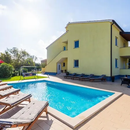 Holiday home Mit Privatpool Fuer 12 Personen Ca 200 Qm In Fazana-surida, Istrien Istrische Riviera Fazana