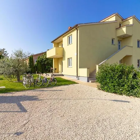Holiday home Mit Privatpool Fuer 12 Personen Ca 200 Qm In Fazana-surida, Istrien Istrische Riviera