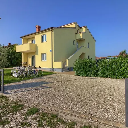 Holiday home Mit Privatpool Fuer 12 Personen Ca 200 Qm In Fazana-surida, Istrien Istrische Riviera