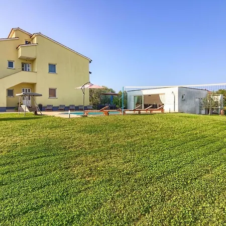 Mit Privatpool Fuer 12 Personen Ca 200 Qm In Fazana-surida, Istrien Istrische Riviera Holiday home *